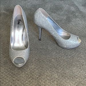 Fioni Silver Heels